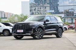 福特探险者在野外行驶的图片大全大图有吗？汽车图片大全大